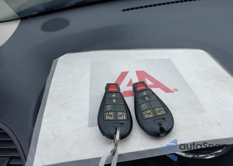 2013 Dodge Grand Caravan Sxt z USA, uszkodzony, nr VIN 2C4RDGCG0DR664212